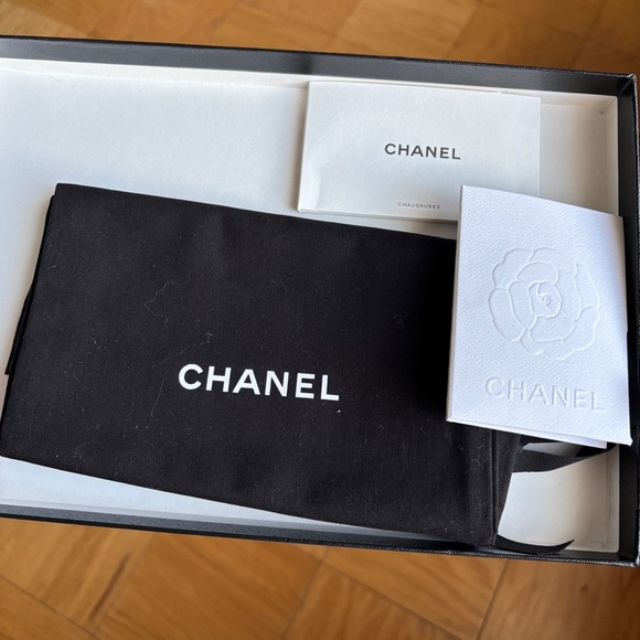 Authentic Chanel White Lambskin maryjane size 37.5 G45503 from 24S - Picture 5 of 6